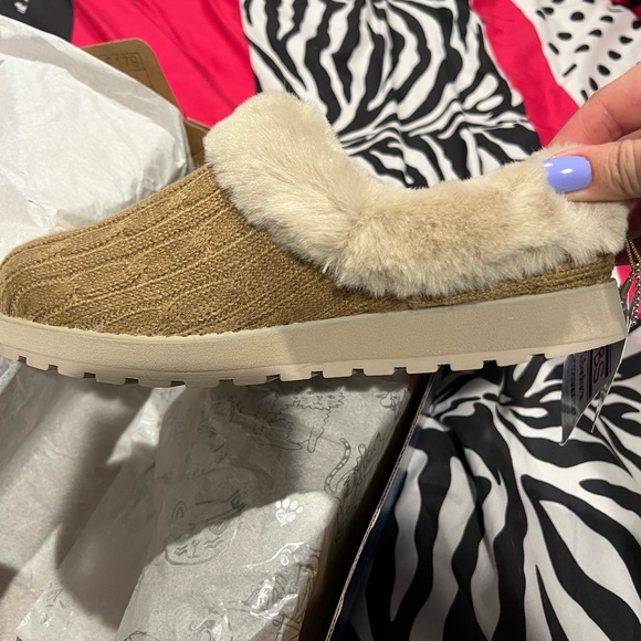 Bobs from Skechers memory foam slippers, new with tag - Picture 3 of 4